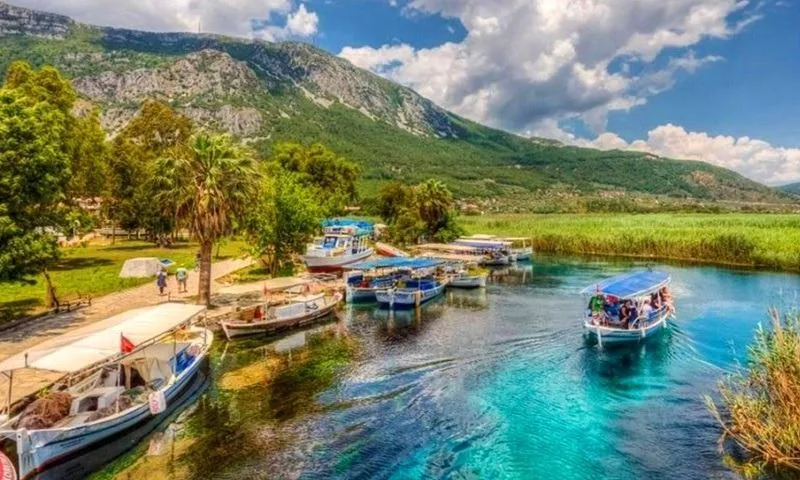 Gökova Körfezi'nde tekne turu sırasında koy manzarası